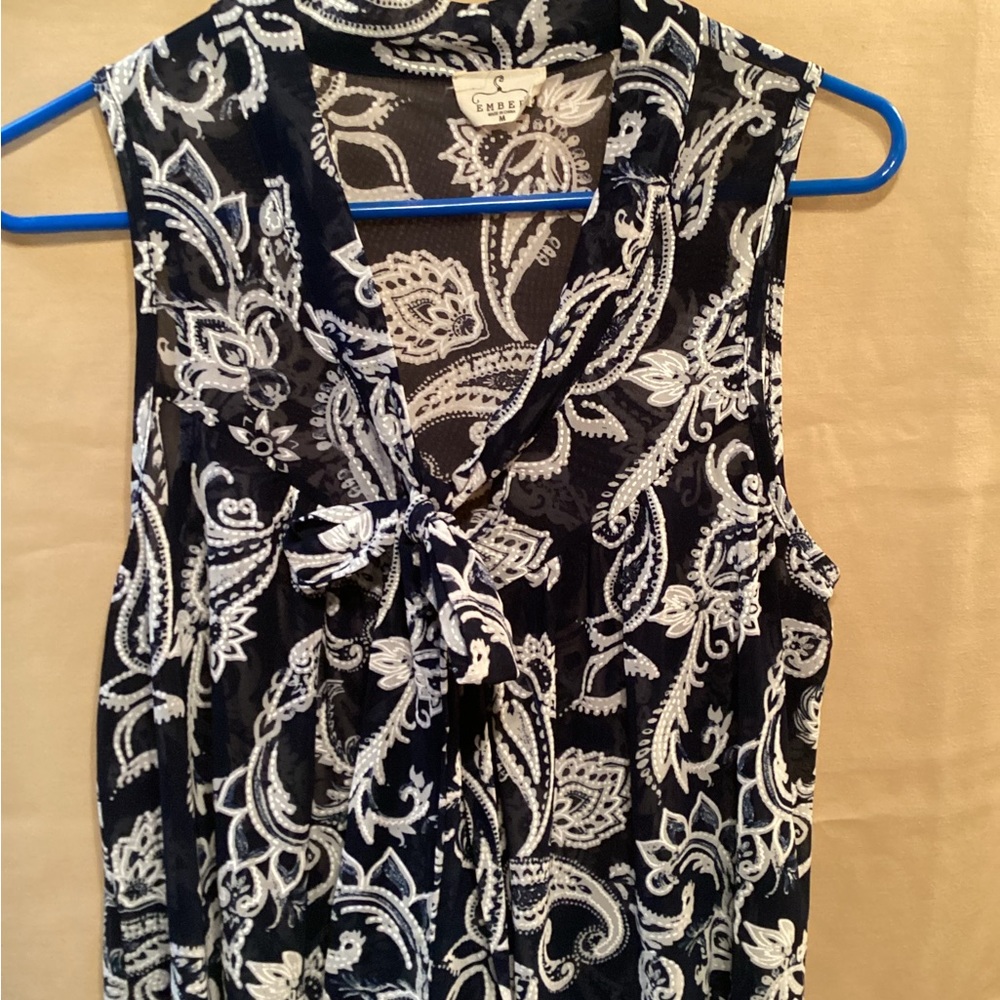 Ember sleeveless top size medium